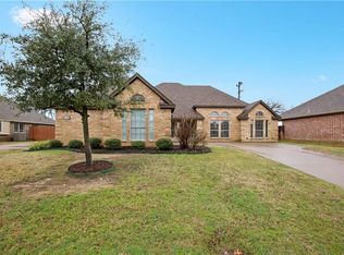 1105 Willow Crest Dr, Midlothian, TX 76065