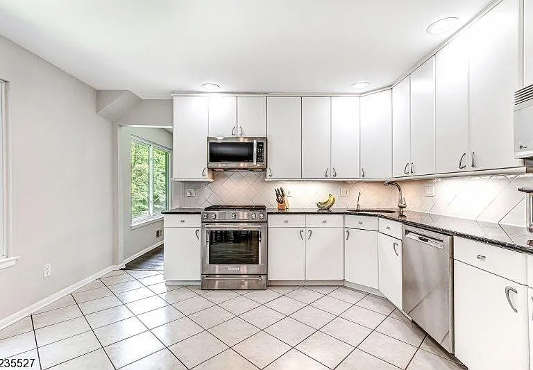 33 Highmount Ave — Photo 9