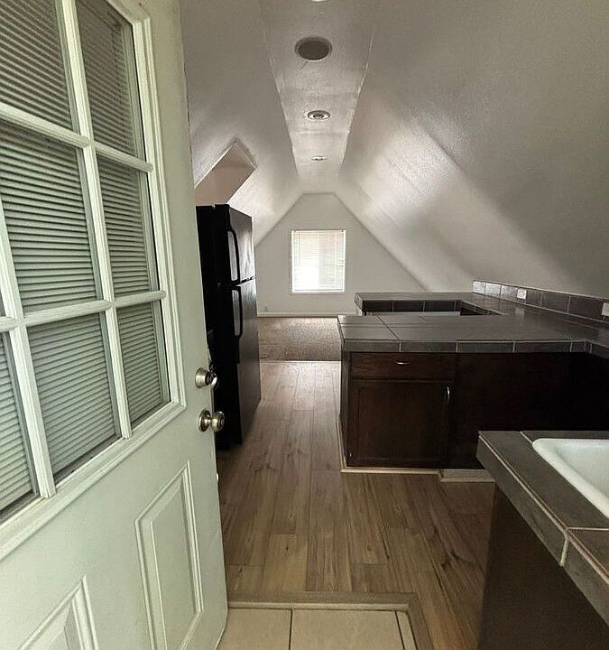 1st image of 646 Valley Rd APT 2