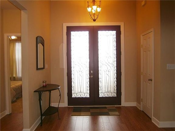 2nd image of 25 Mary Ann Pl