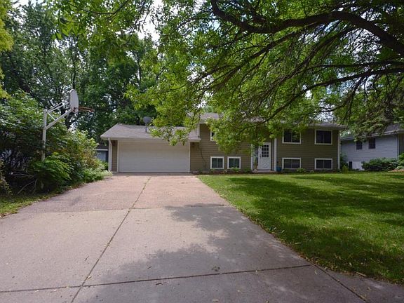 4th image of 2474 Oak St