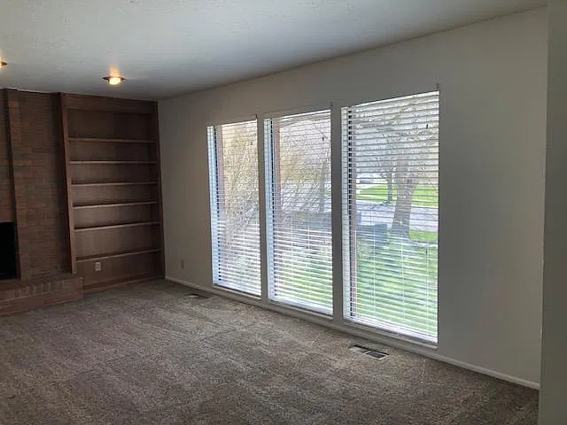 4 bed, 2748 sqft, $2,200 — Photo 4