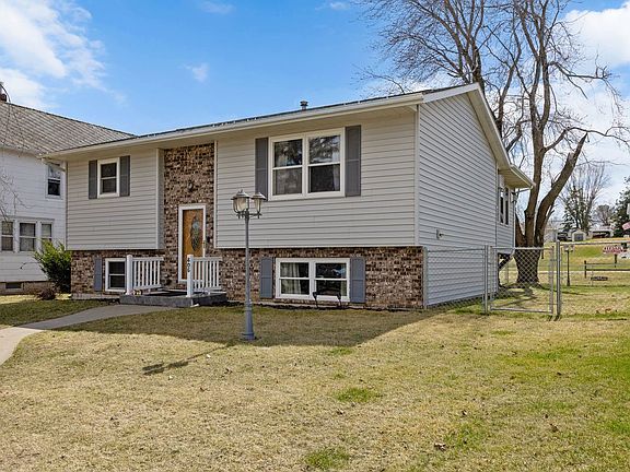 2nd image of 805 4th Ave SW