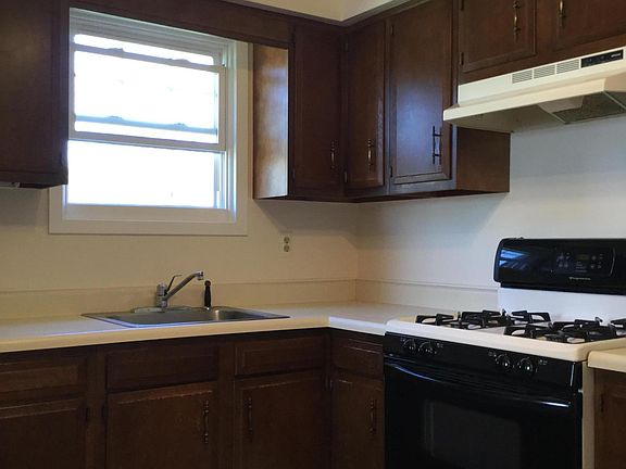 5th image of 1129 Beachwood Blvd