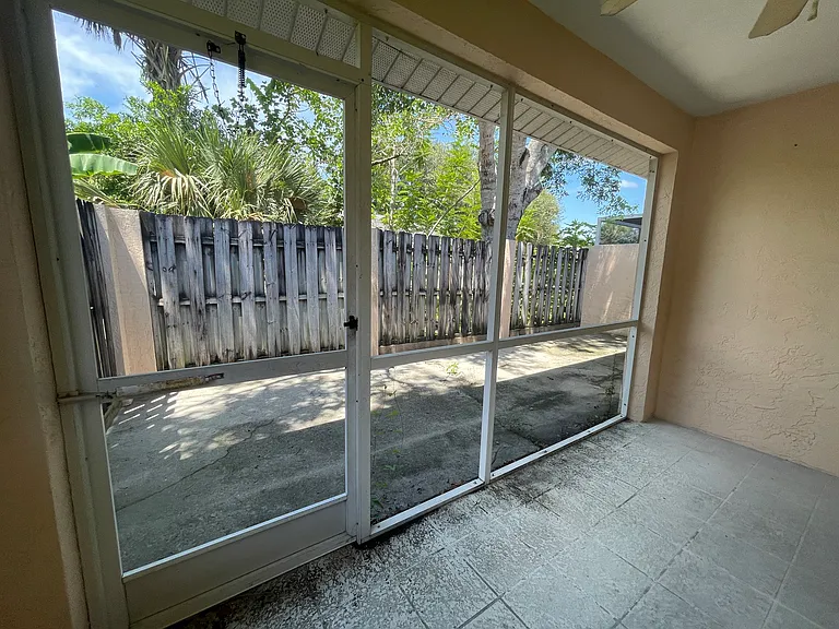 12243 Londonderry Ln — Photo 10