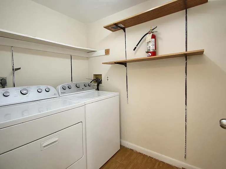 1410 Country Club Ct — Photo 6
