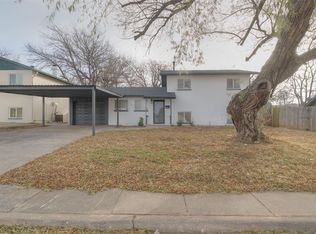 2404 Piccadilly Cir, Moore, OK 73160