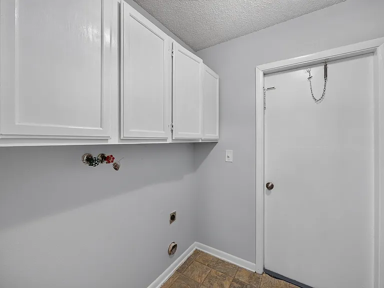 328 Palos Ct — Photo 18