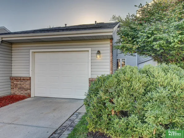 705 N 129th Plz, Omaha, NE 68154