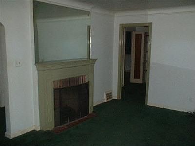4th image of 1652 Winton Ave