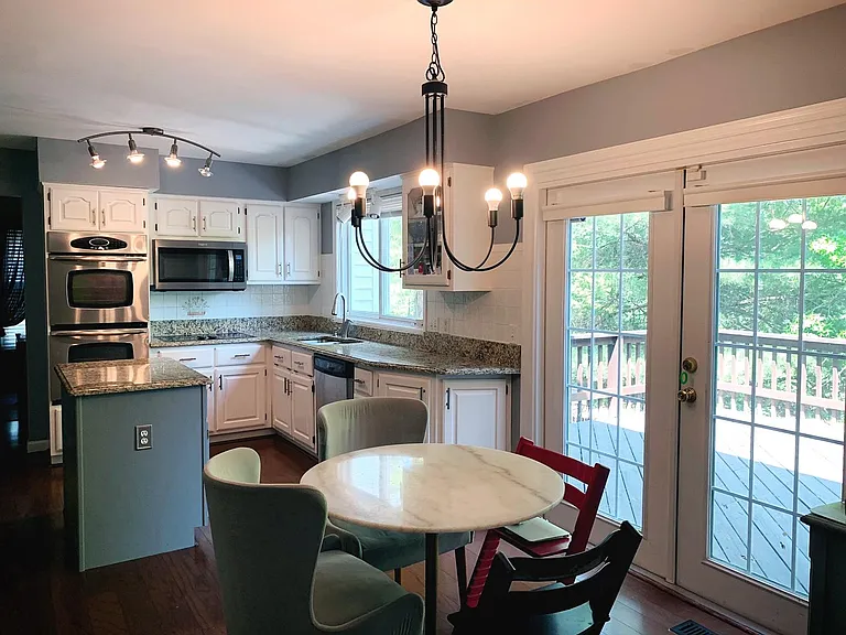 406 Whitree Ln — Photo 3