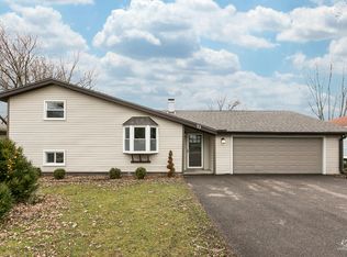 73 Oaklawn Ave, Oswego, IL 60543