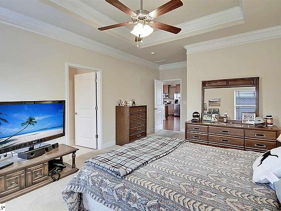 4th image of 300 Ashbrook Ln