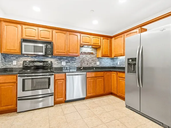 39 Fenton St Unit 4, Dorchester, MA 02122