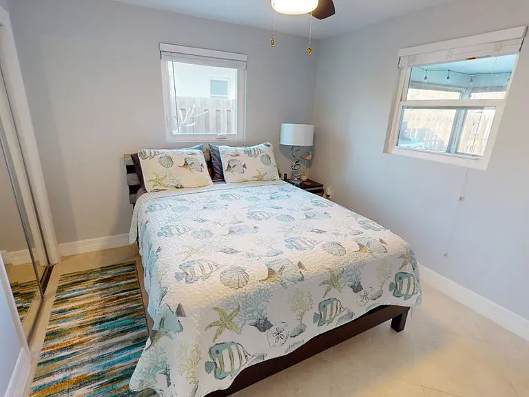 560 E Valley Dr — Photo 7