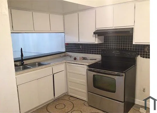 6071 Regent Mnr — Photo 8