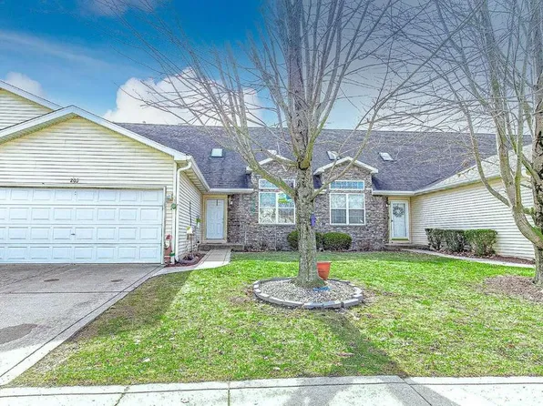 203 Fieldstone Dr, Porter, IN 46304