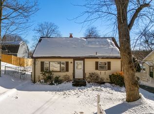 56 North St, Walpole, MA 02081