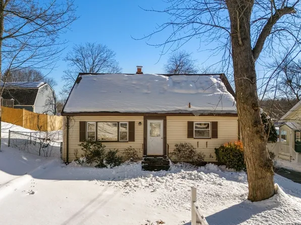 56 North St, Walpole, MA 02081