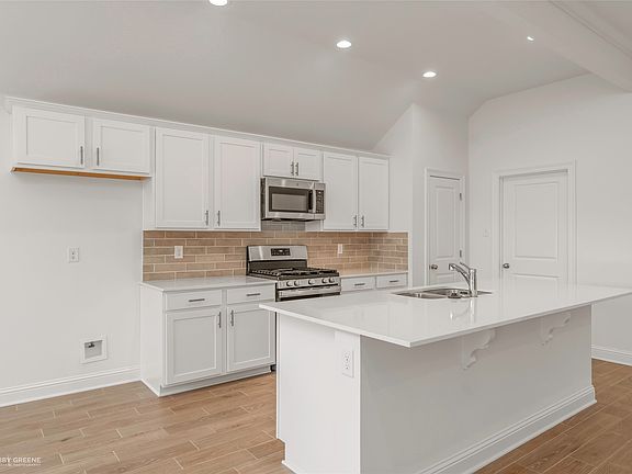 5th image of 358 Camden Hl
