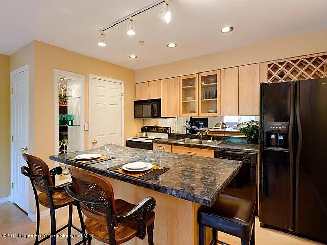 328 Midland Ave — Photo 5