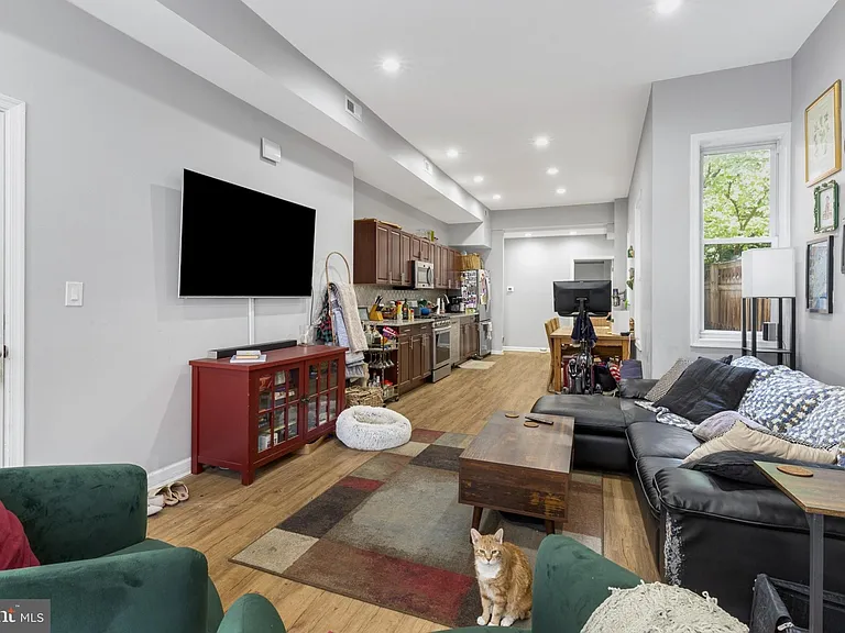 1209 E Susquehanna Ave #1 — Photo 4