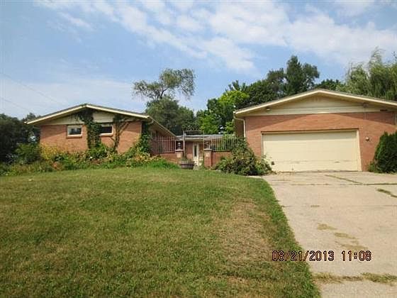 2nd image of 213 Dempster Rd