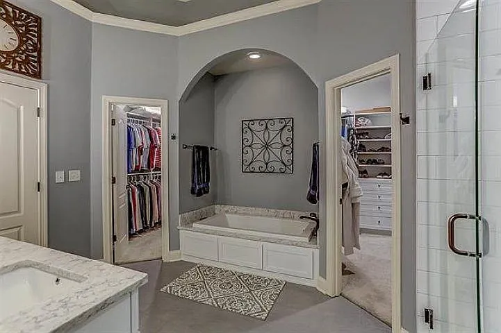 2520 Fox Hill Dr — Photo 17