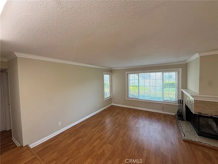 14 Woodleaf — Photo 2