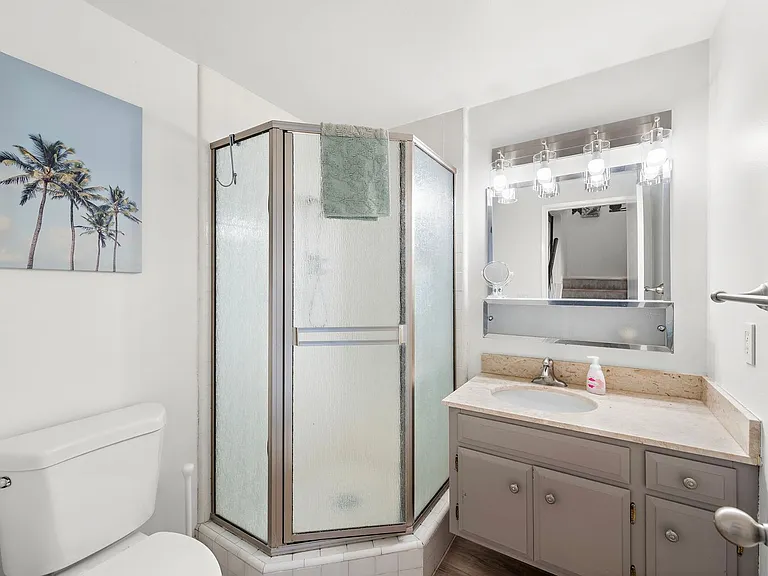 81 Blue Lagoon — Photo 14