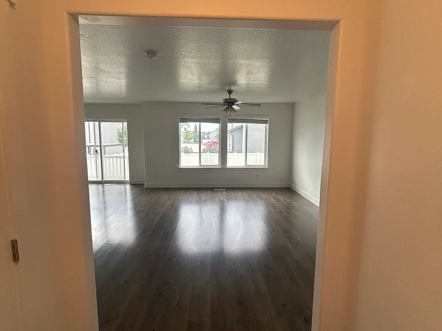 4 bed, 2.5 bath, 2698 sqft, $2,950 — Photo 2