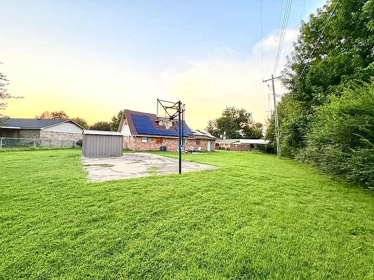 218 Baylor Cir — Photo 18