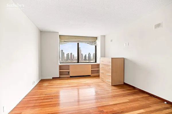 Rented by Sotheby's International Realty | media 35