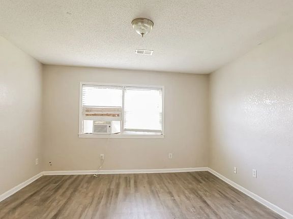 2nd image of 1308 W Lexington Ave #E