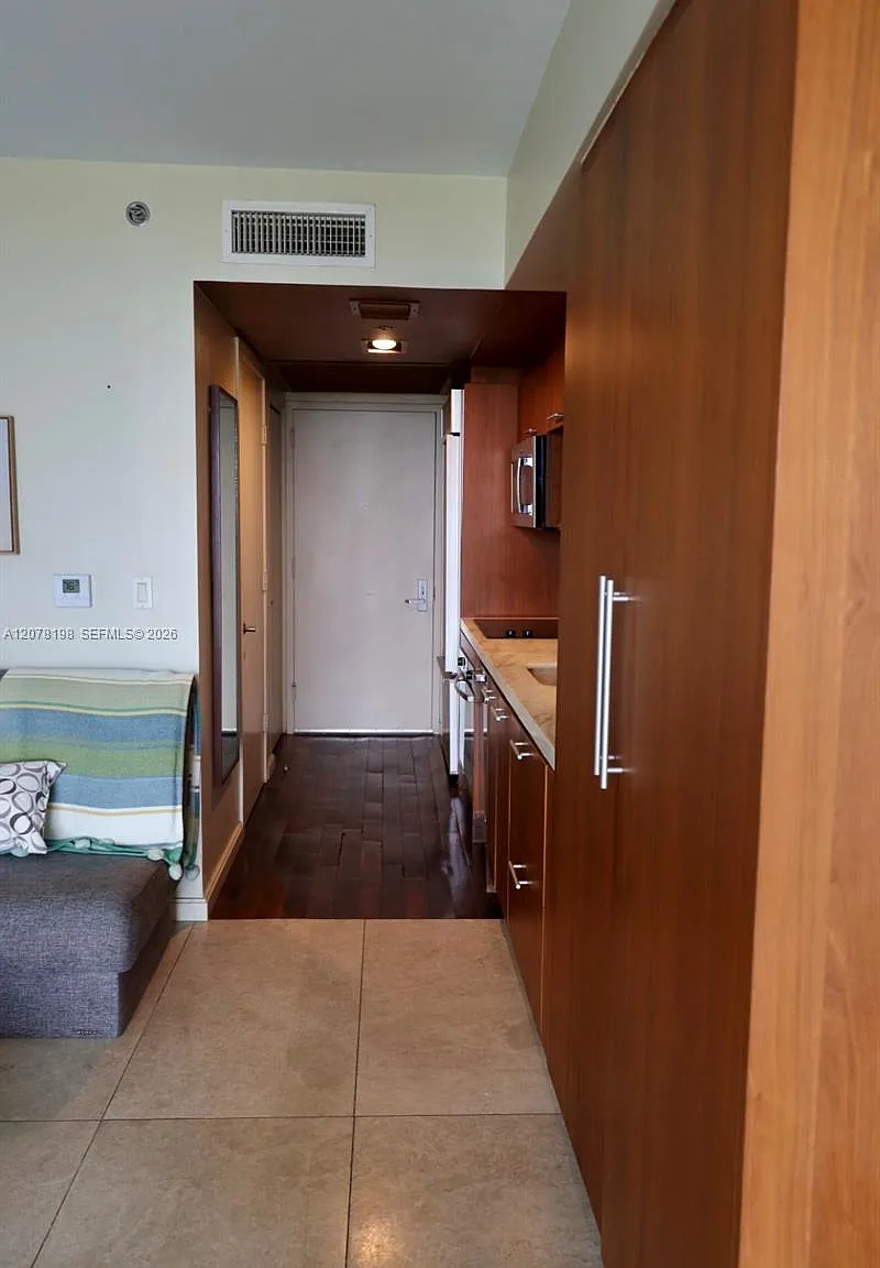 50 Biscayne Condo — Photo 4