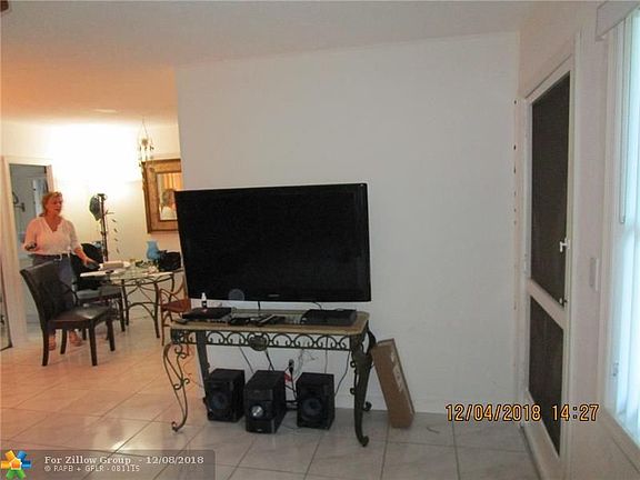 4th image of 1440 SE 15th St APT 7