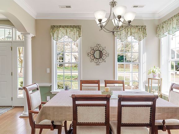 4th image of 212 Grayrock Dr