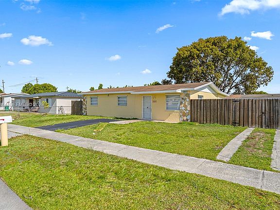 3rd image of 15115 SW 304th Ter