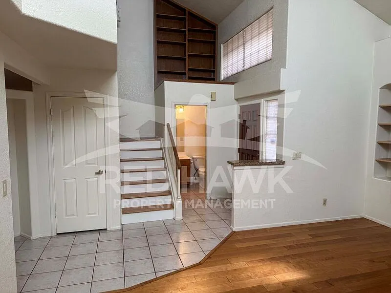 3 bed, 2.5 bath, 1720 sqft, $2,595 — Photo 3