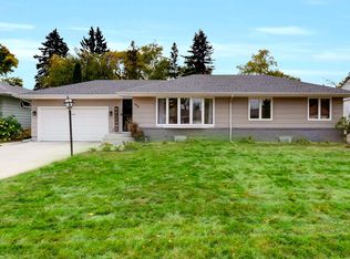 1446 Burke Ave W, Roseville, MN 55113