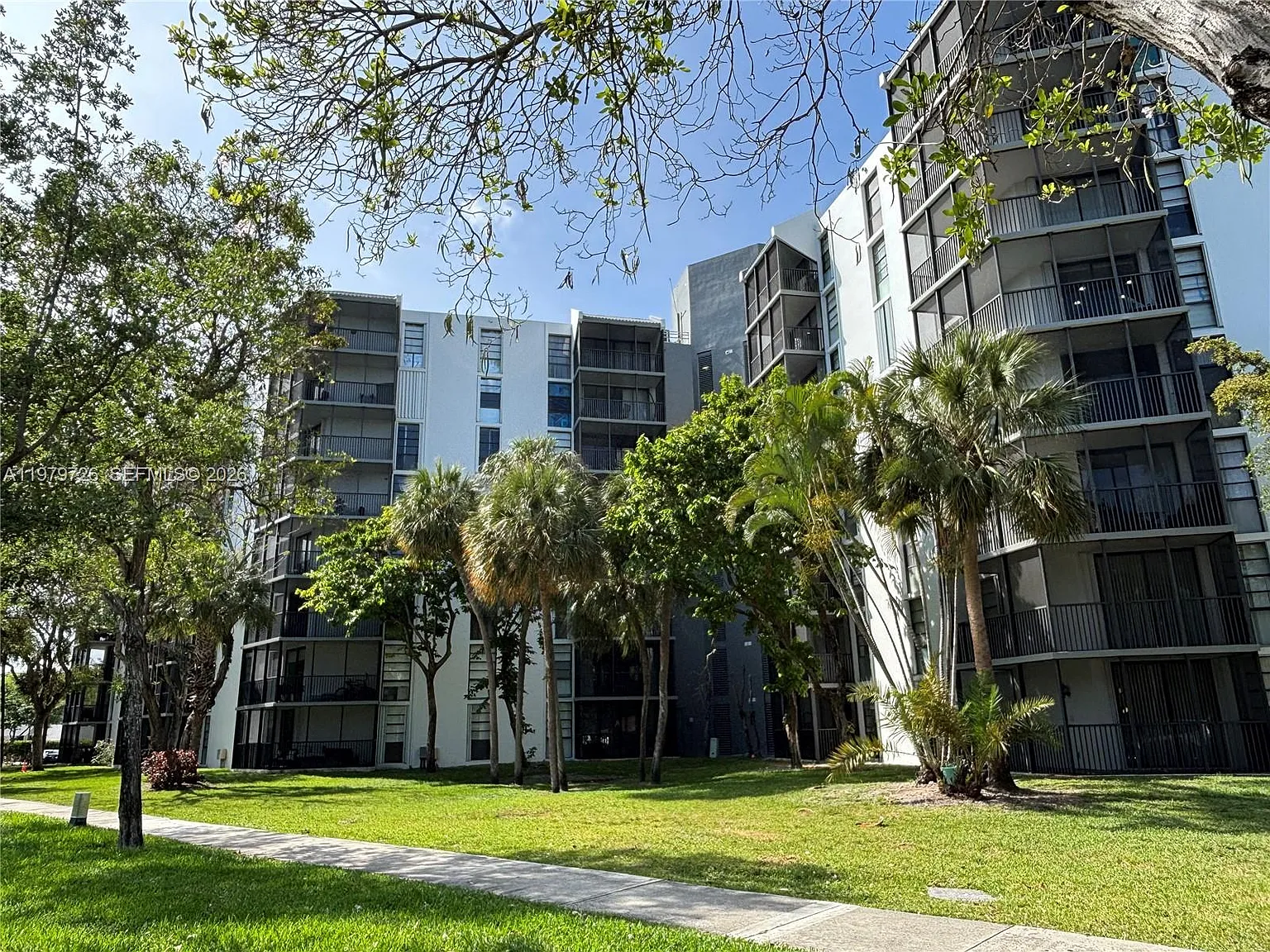 Bravura I Condo — Photo 1