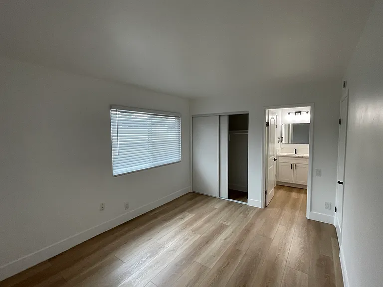 1221 E Beechwood St #2B — Photo 10