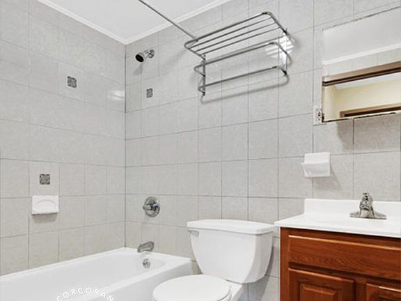 5th image of 10-43 47th Ave #4B