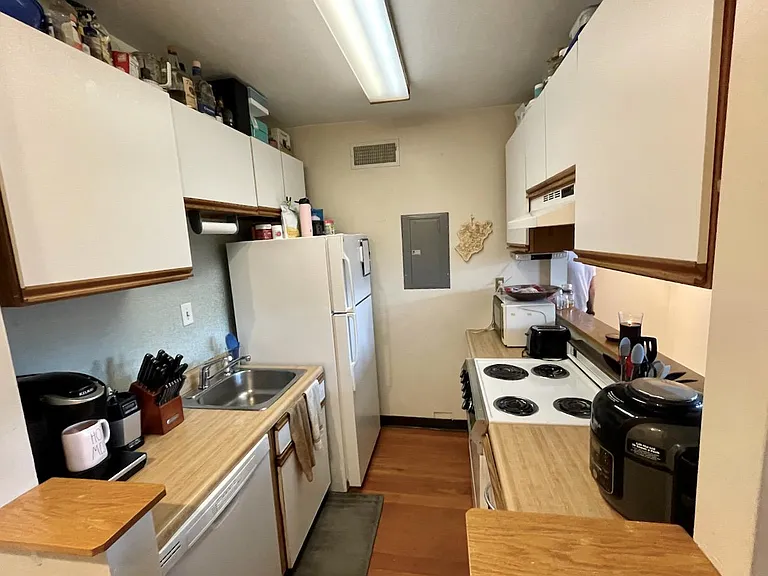 15 Keswick St #6 — Photo 6