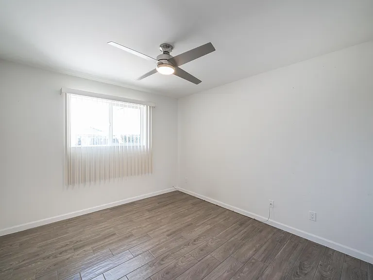 116 W Geneva Dr — Photo 18