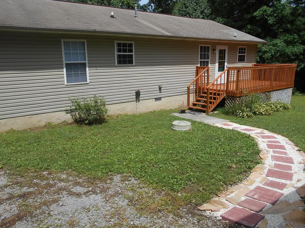 4 bed, 1300 sqft, $2,000 — Photo 2