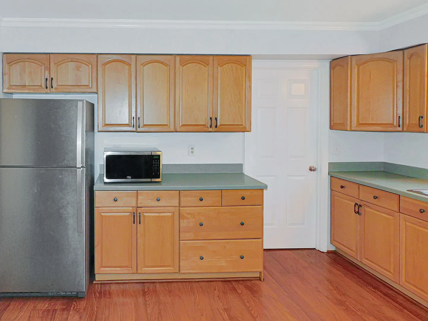 4 bed, 2.5 bath, 2240 sqft, $3,400 — Photo 4