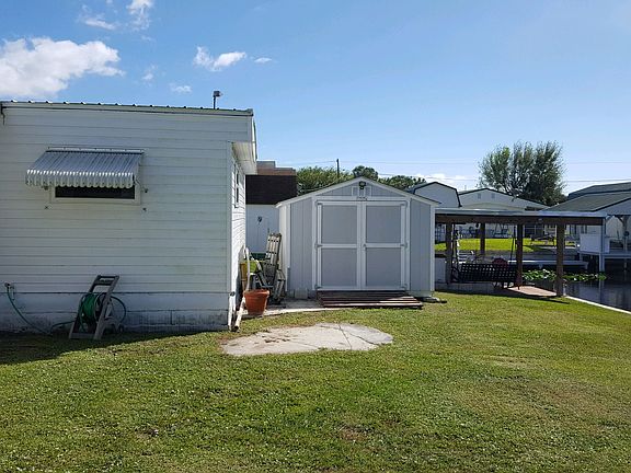 3rd image of 1502 Lake Dr W