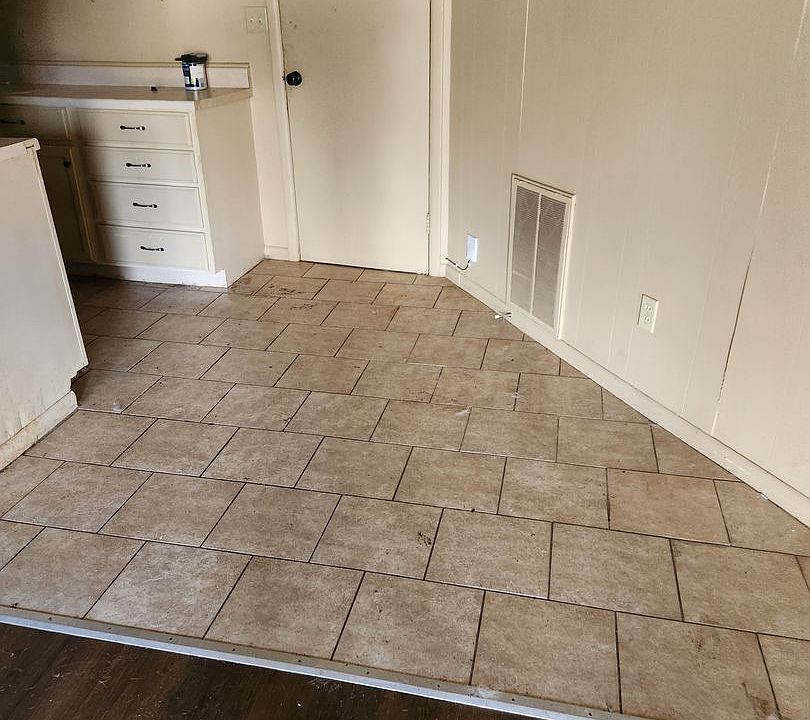2nd image of 307 W Linden Ave