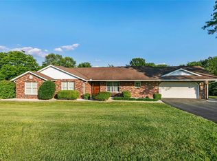 17 Country Lakes Ln, Waterloo, IL 62298